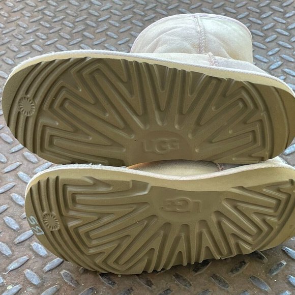 UGG Girl Boot Little Kid & Big Kid Koola Short Boots Size 4US 34EU - Picture 11 of 11